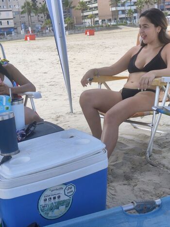 Full leaked Women in bikinis private onlyfans photo