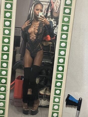 Full leaked Xoxo ozzi private onlyfans photo