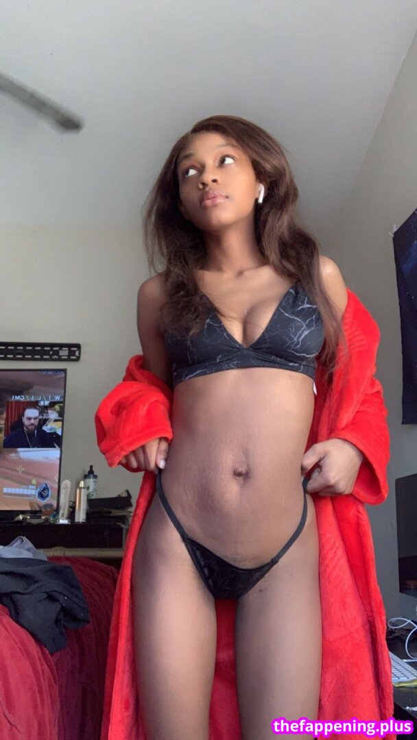 xx_zakiya / xxxmilk Naken OnlyFans Foto #23