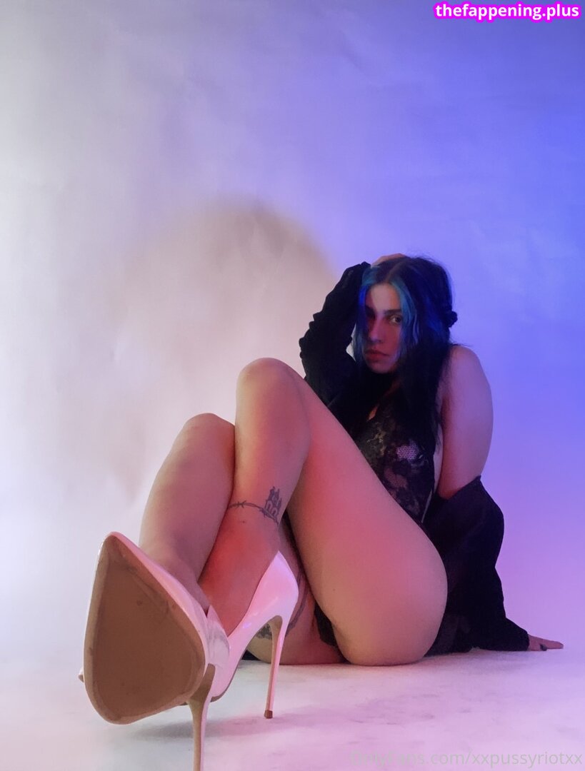 nadya tolokonnikova / nadyariot / pussyrrriot / xxpussyriotxx 裸照OnlyFans照片 #34