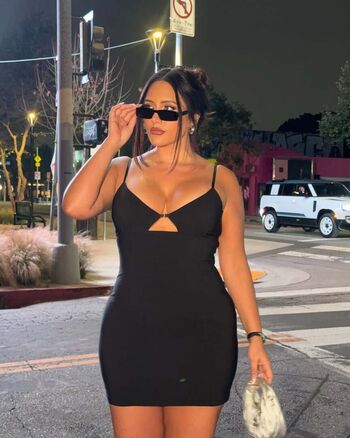 Full leaked Yasmine minovski private onlyfans photo