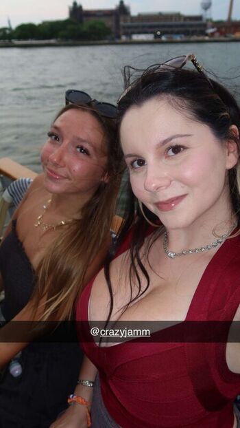 Full leaked Yellz private onlyfans photo