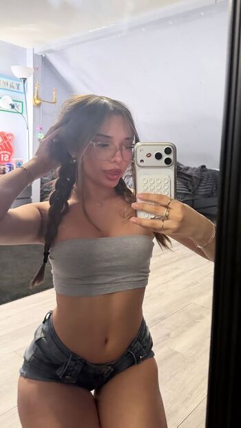 Full leaked Yessseeeniiaa private onlyfans photo