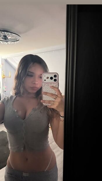 Full leaked Yessseeeniiaa private onlyfans photo