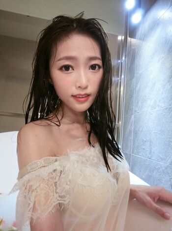 Full leaked Yiyi page private onlyfans photo