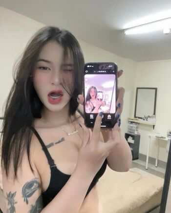Full leaked Yona z private onlyfans photo