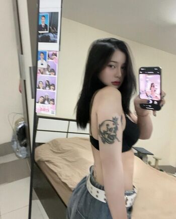 Full leaked Yona z private onlyfans photo
