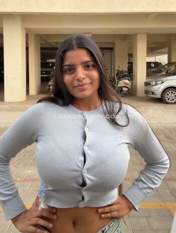 Full leaked Yourstrulyanushka private onlyfans photo