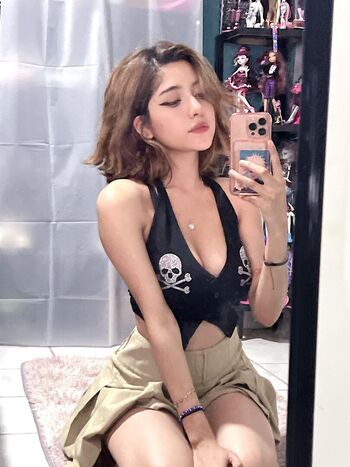 Full leaked Yozzzi private onlyfans photo