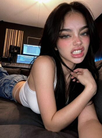 Full leaked Yuki min page private onlyfans photo