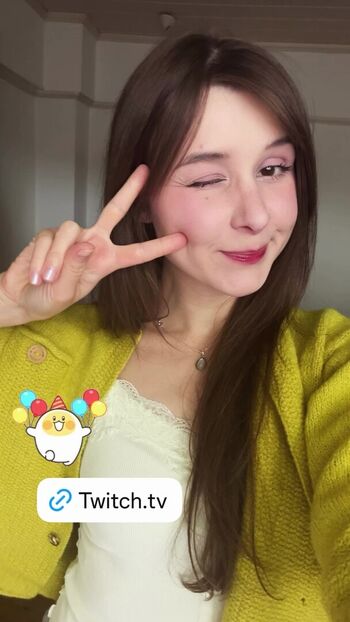 Full leaked Akari / private onlyfans photo