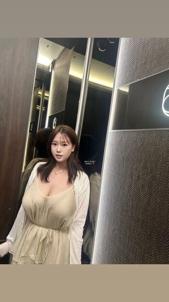 Full leaked Yunxvly page private onlyfans photo