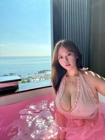Full leaked Yunxvly private onlyfans photo
