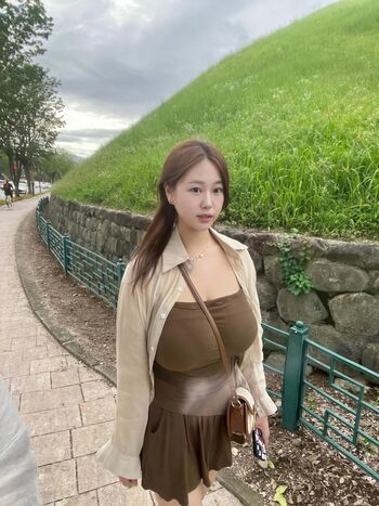 Full leaked Yunxvly private onlyfans photo