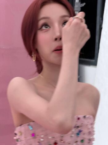 Full leaked Yuqi page private onlyfans photo