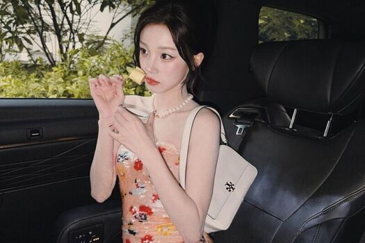 Full leaked Yuqi page private onlyfans photo