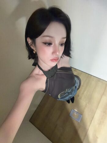 Full leaked Yuqi private onlyfans photo