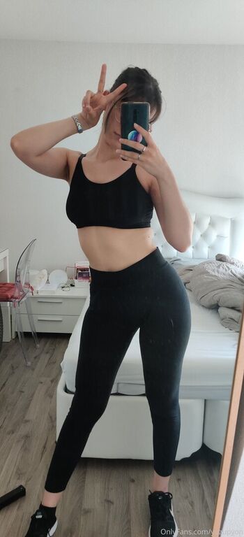 Full leaked Yuzu pyon  page private onlyfans photo