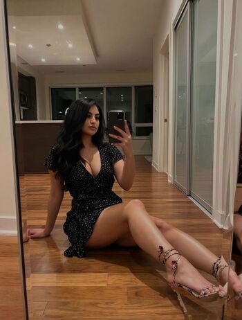 Full leaked Zara farooq private onlyfans photo