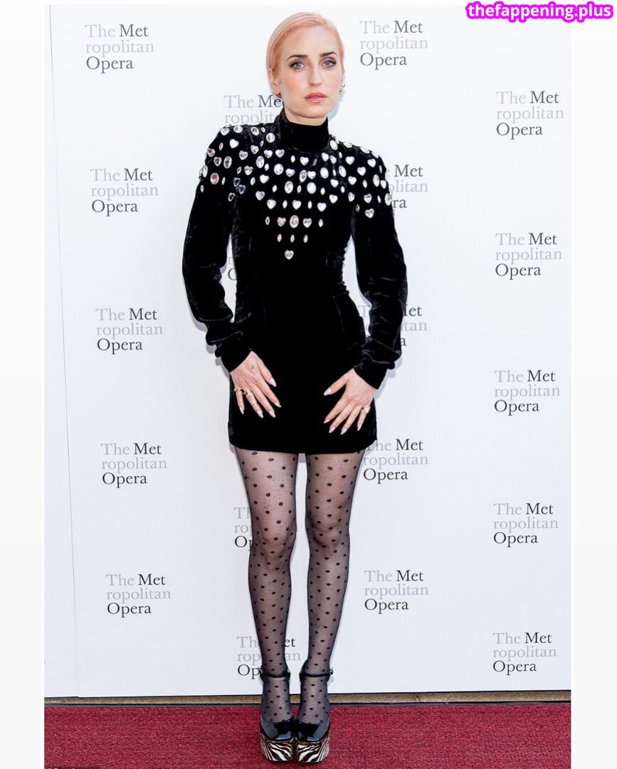 Zoe Lister Jones / https: / zoelisterjones Φωτογραφία Γυμνών OnlyFans #24