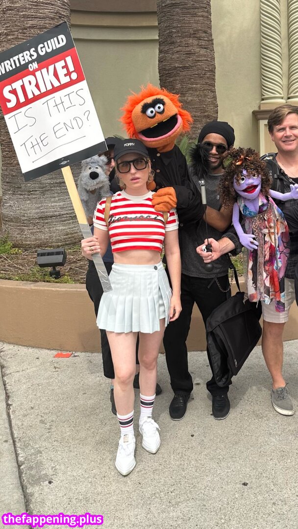 Zoe Lister Jones / https: / zoelisterjones Nude OnlyFans Photo #38