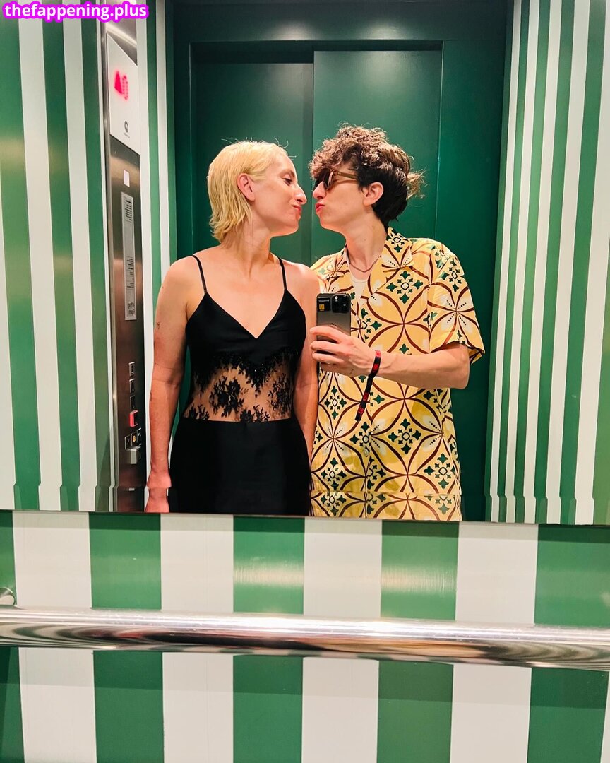 Zoe Lister Jones / https: / zoelisterjones Çıplak OnlyFans Fotoğrafı #44