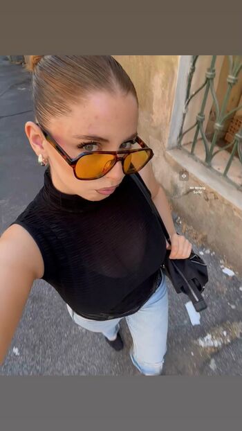 zoeelacavaa