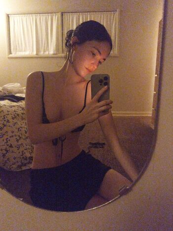 Full leaked Zoeplzshutup private onlyfans photo