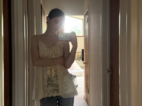 Full leaked Zoeplzshutup private onlyfans photo