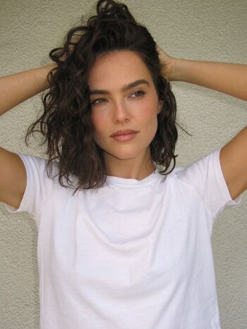 Full leaked Zoey deutch page private onlyfans photo