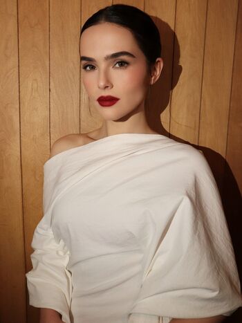 Full leaked Zoey deutch page private onlyfans photo