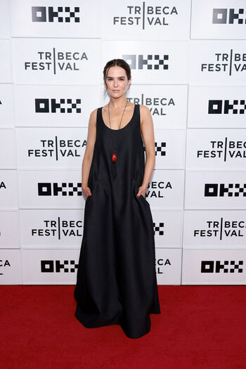 Full leaked Zoey deutch page private onlyfans photo
