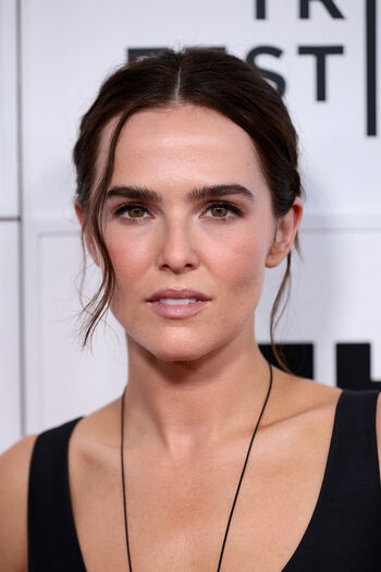 Full leaked Zoey deutch page private onlyfans photo