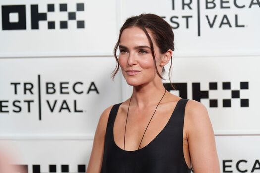 Full leaked Zoey deutch page private onlyfans photo