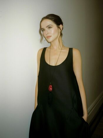 Full leaked Zoey deutch private onlyfans photo