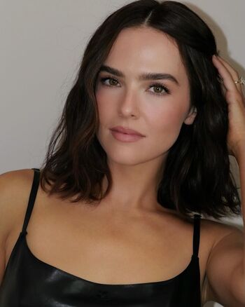 Full leaked Zoey deutch private onlyfans photo