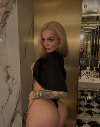 Full leaked Zusje private onlyfans photo